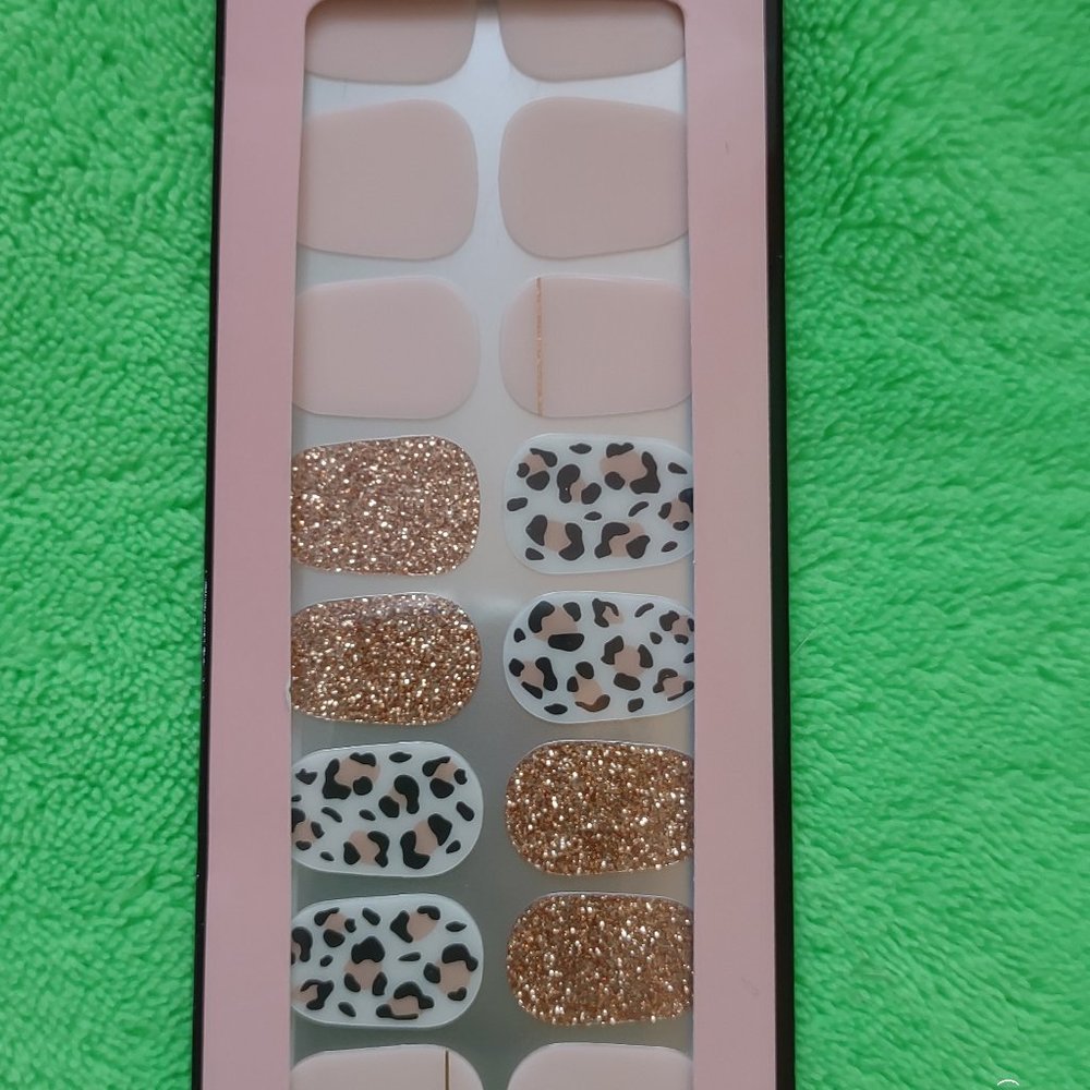 Nail color strip